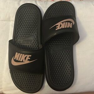 Hardly worn Nike slides Size 8 women’s